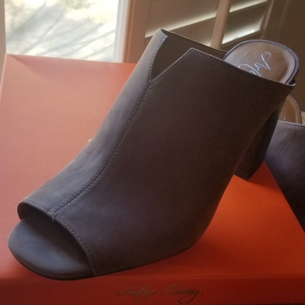 Arturo Chiang Mules - Picture 3 of 4